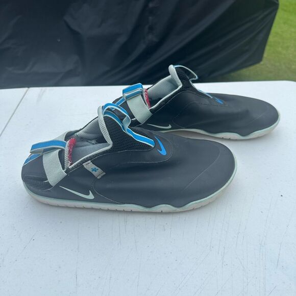 Nike Black and Blue Slip-On Shoes - Picture 2 of 5